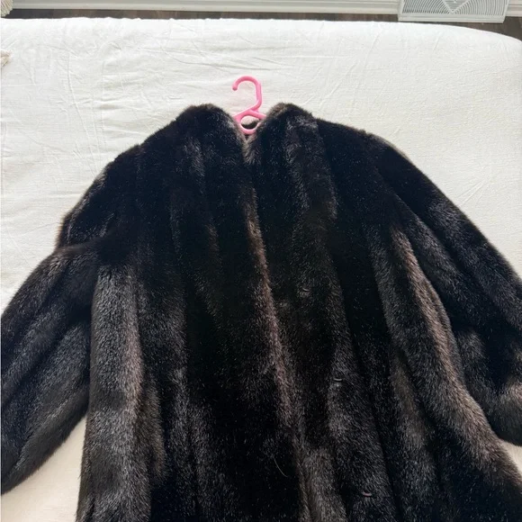 Elegant Black Faux Fur Coat - Picture 3 of 4